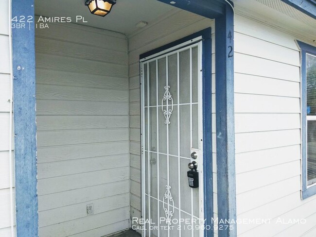 Building Photo - 422 Amires Pl
