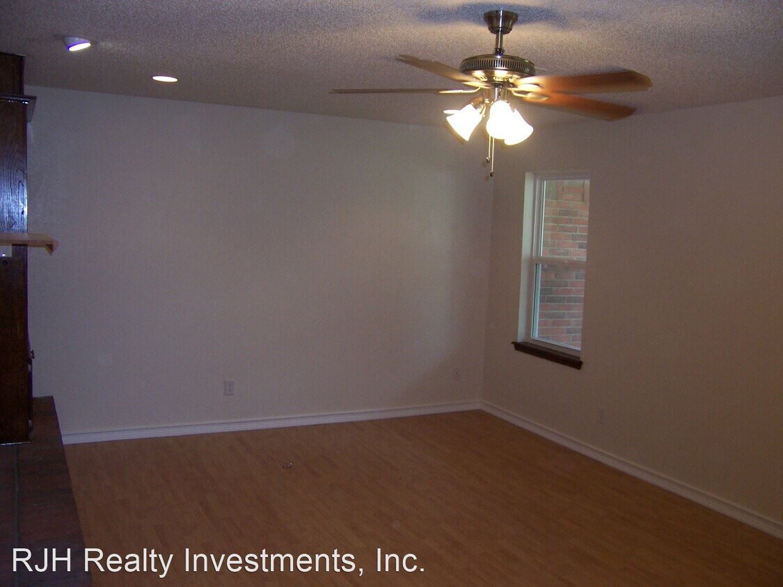 Building Photo - 3 br, 2 bath House - 305 Woodside Dr.