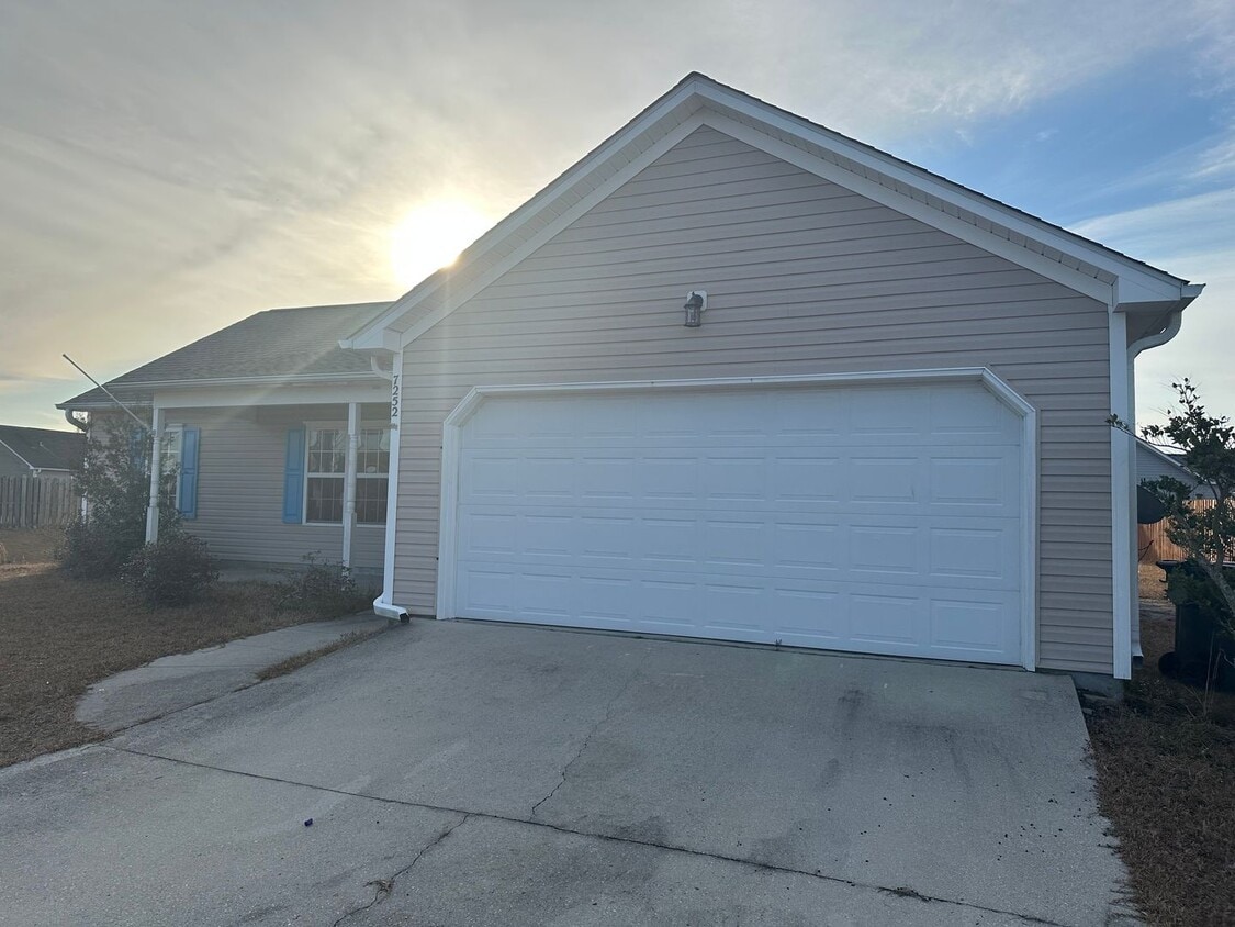 Building Photo - 3 bedroom 2 Bathroom Home