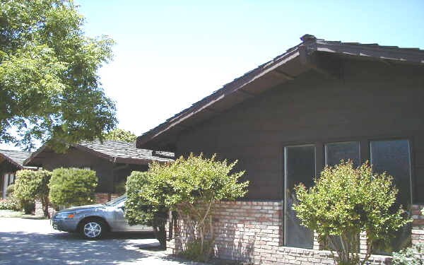 Building Photo - 417 15th St