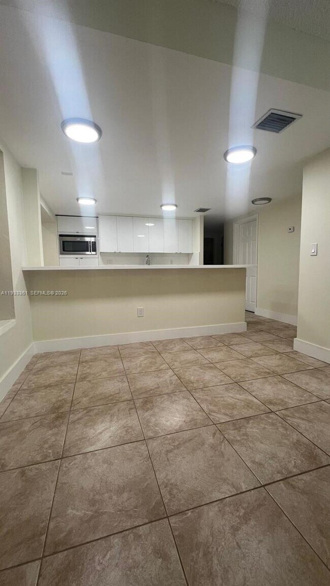 Foto del edificio - 1251 Little River Dr