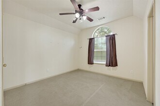 Building Photo - 13911 Blue Vista Dr