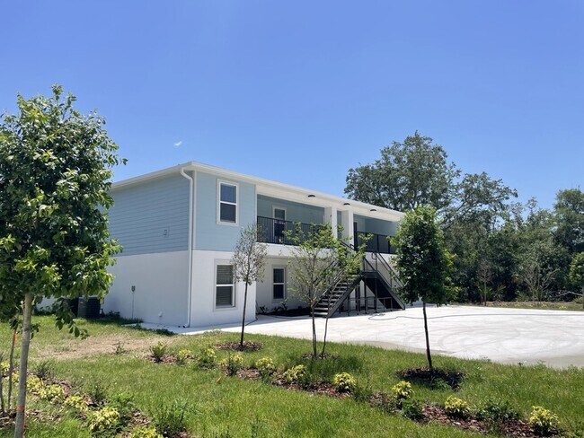 Building Photo - 2301 Fox Hollow Dr