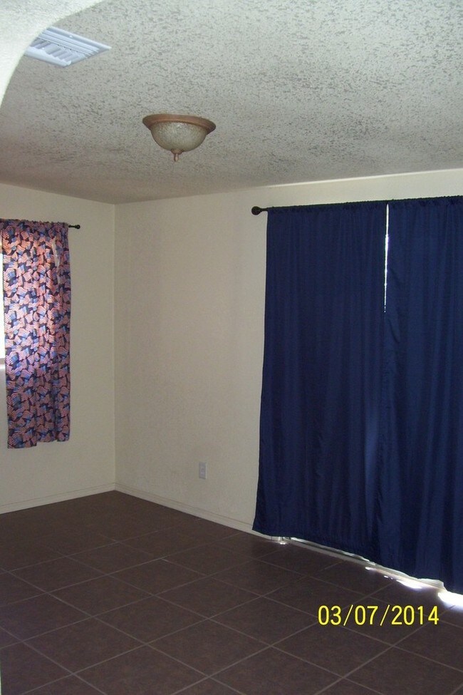 Building Photo - 5018 E Evergreen Dr