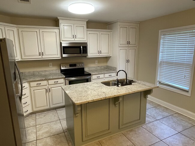 Building Photo - 26 Hickory Heights Dr