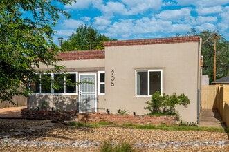 Building Photo - 205 Richmond Dr SE