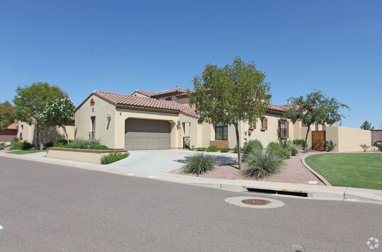 Crescent Falls at Fulton Ranch Apartments in Chandler, AZ