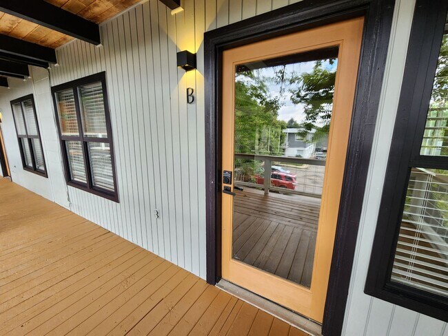 Building Photo - 1155 Jay St