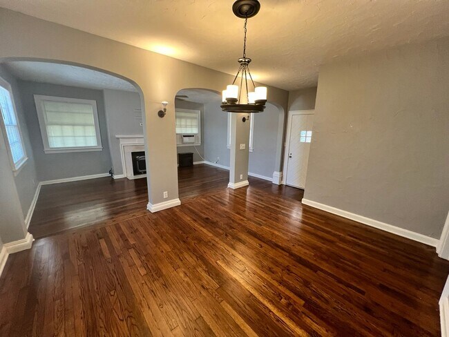 Building Photo - Jordan/Johnson Area!