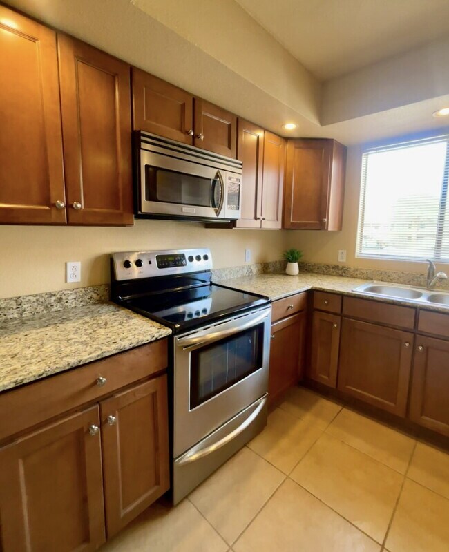 Building Photo - "Discover Modern Comfort: 2-Bed, 2-Bath in Tucsons Foothills “