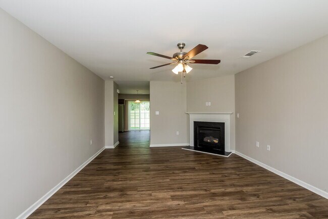 Foto del edificio - 1624 Eastway Dr