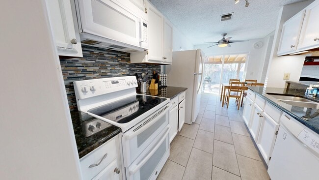 Building Photo - 12827 Independence Ave