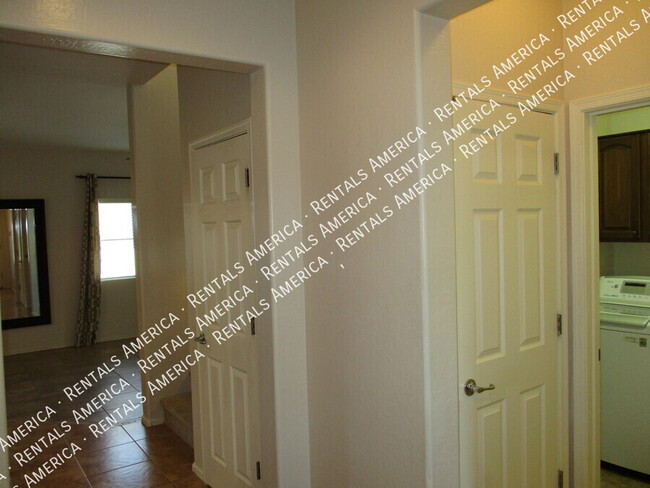 Foto del edificio - Move in Special! Cozy 3 bedroom +Den  2 ba...