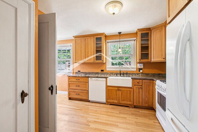 Foto del edificio - Beautiful Home With Central A/C and Enclos...