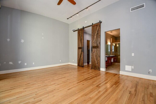 Foto del edificio - 1717 W Webster St