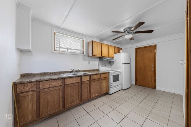 Foto del edificio - Large Skokie Basement Apartment with Free ...