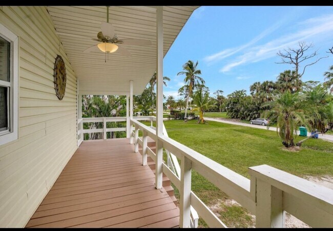 Building Photo - 16360 N Oleander Dr
