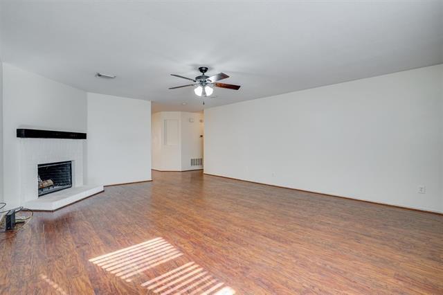 Foto del edificio - 13196 Cleburne Dr