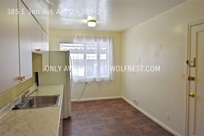 Building Photo - Fabulous 2 Bed Avenues Unit! No Deposit Op...