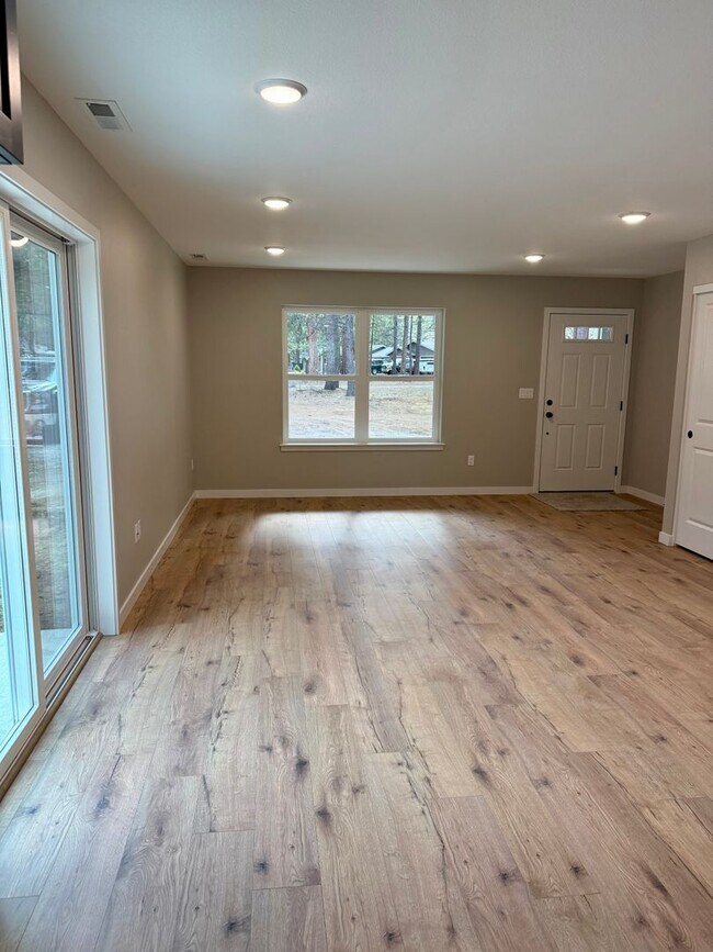 Foto del edificio - BRAND NEW 2-bd/2-bath in the serene community of Tollgate! - Sisters, OR