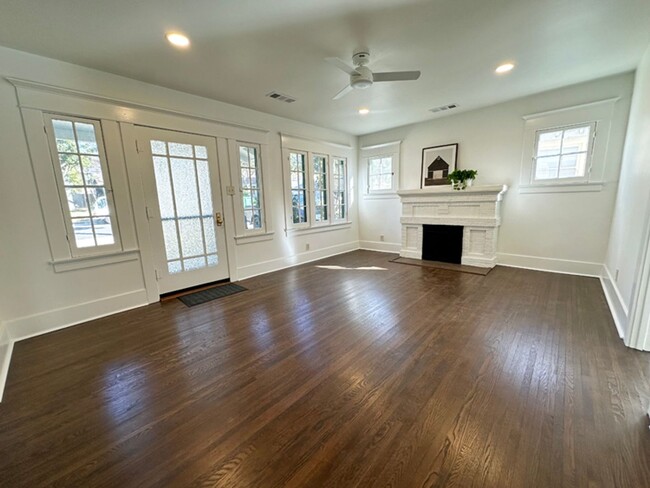 Building Photo - 1920's Craftsman Home in Historic Downtown...