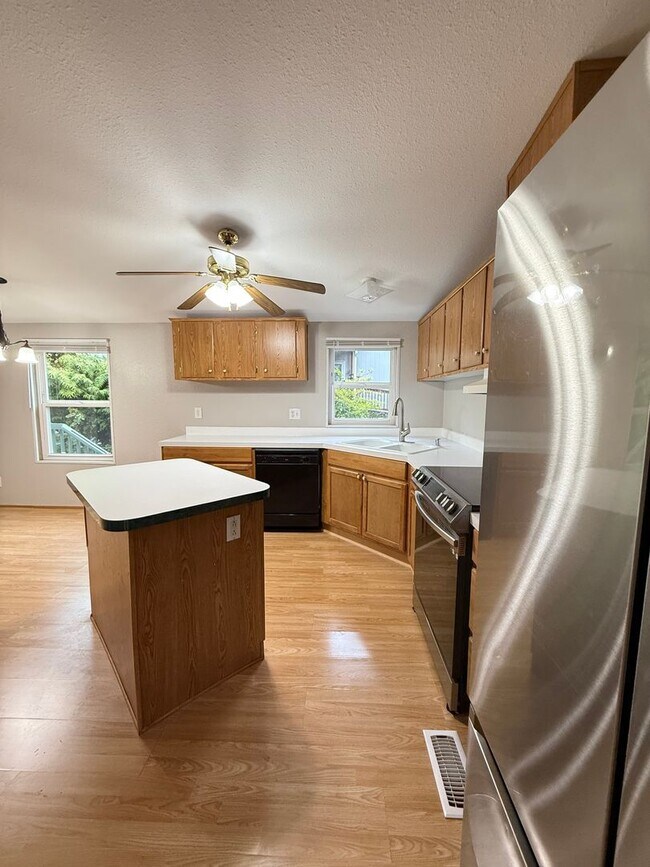 Foto del edificio - Beautifully Updated 3-Bed, 2-Bath Home wit...