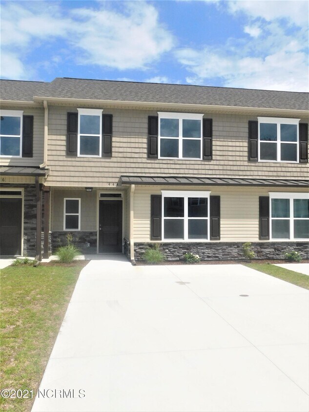 444 Sullivan Loop Rd, Midway Park, NC 28544 Townhome Rentals in