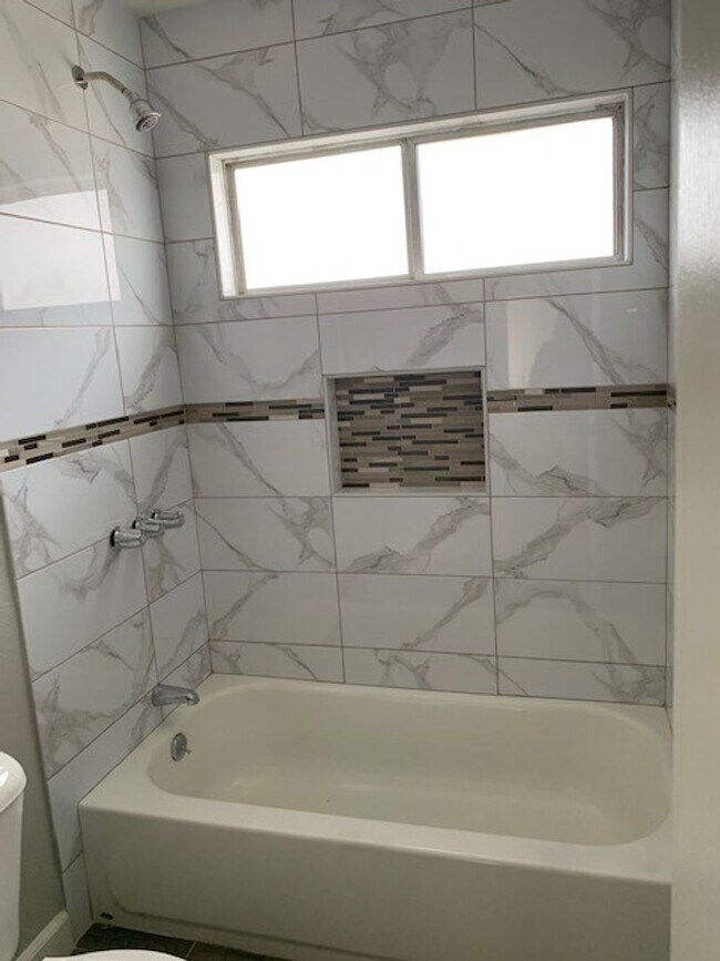 Foto del edificio - 4015 W Adams Blvd