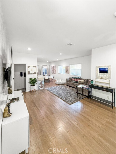 Building Photo - 1519 W 37th Pl