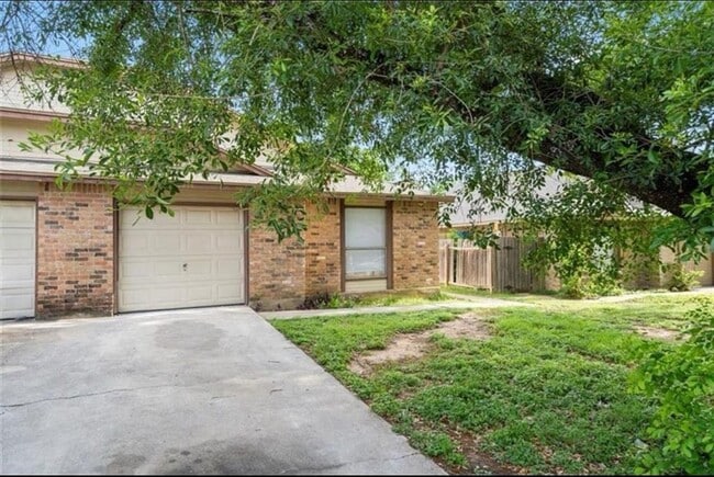 Building Photo - 2006 Redwing Way