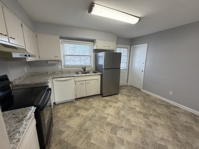 Building Photo - 125 Greenbriar Rd