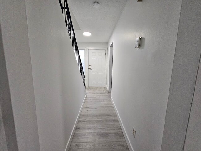 Building Photo - 26784-26732 Avenue3