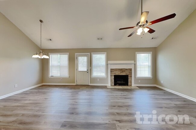 Building Photo - 195 Falcon Ridge Dr