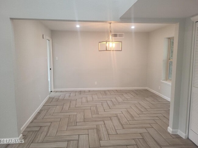 Building Photo - 408 Hollydale Dr