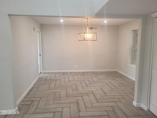 Foto del edificio - 408 Hollydale Dr