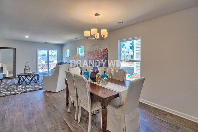 Building Photo - ABBOTS GLEN! Luxury and Comfort Redefined ...