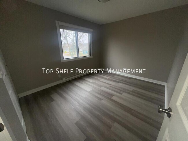 Foto del edificio - 103 S Grant-8