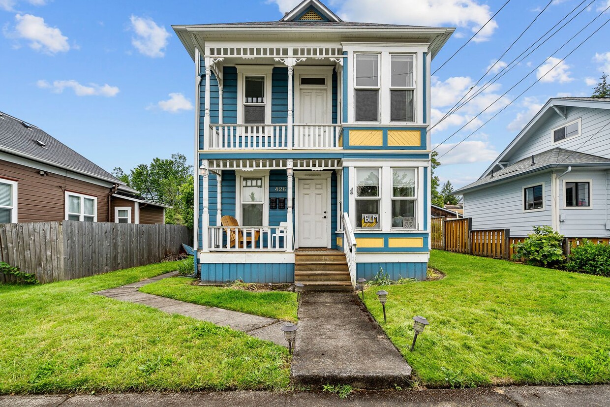 Primary Photo - Charming 2 bedroom duplex-$200 off move in...