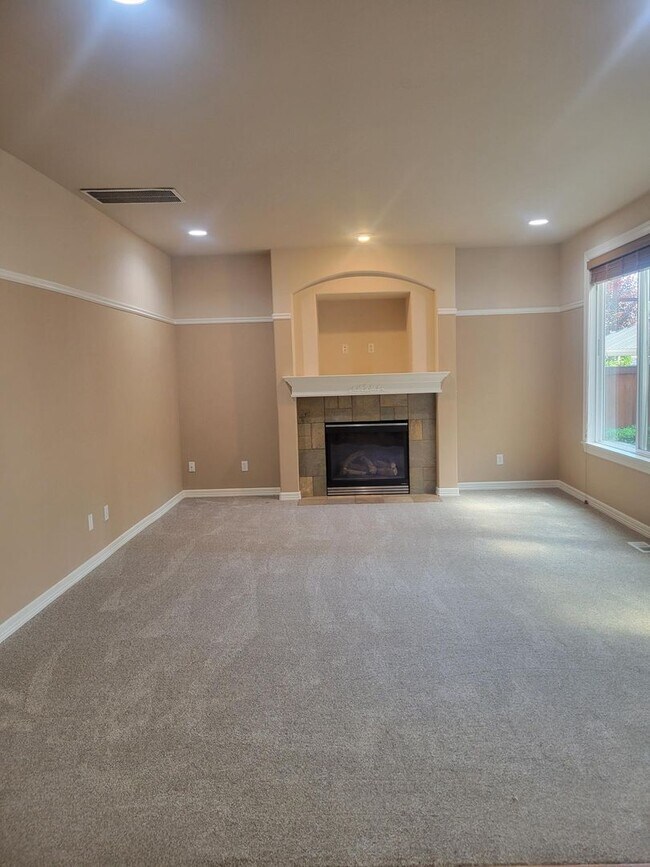 Foto del edificio - Beautiful 4 bd 2.5 bath