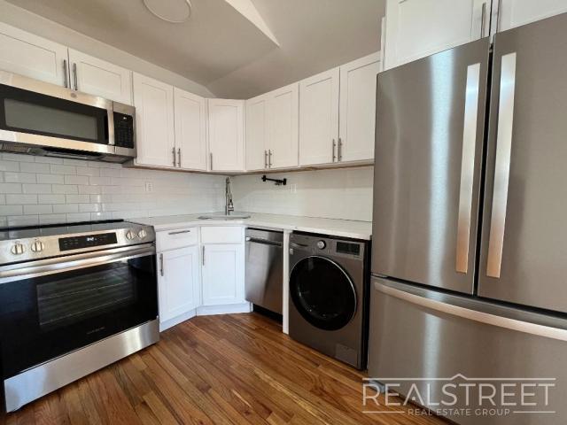 Primary Photo - 3 bedroom in BROOKLYN NY 11225