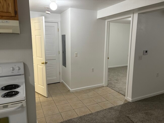 Building Photo - 2370 Old River Rd