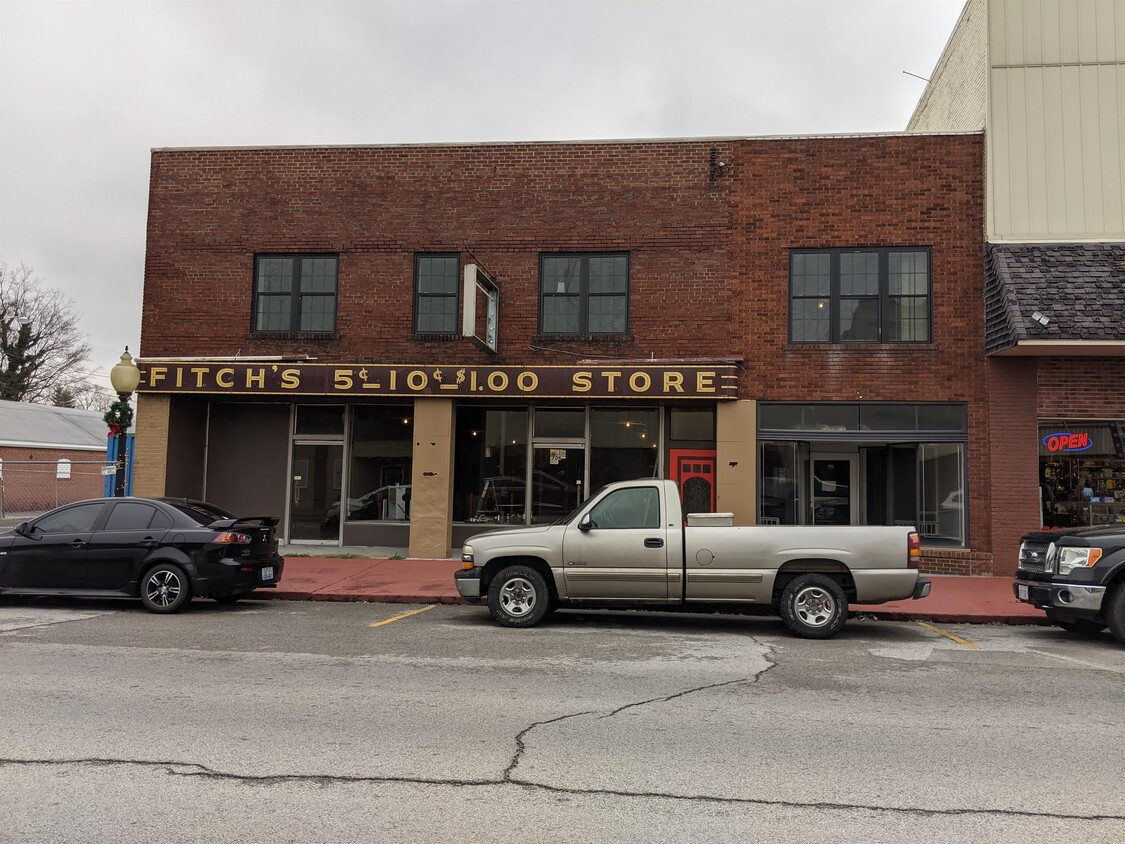 Primary Photo - 706 Market St