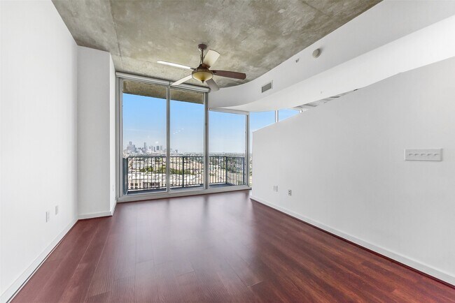 Foto del edificio - 5925 Almeda Rd