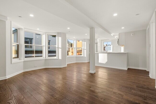 Building Photo - 1 School St