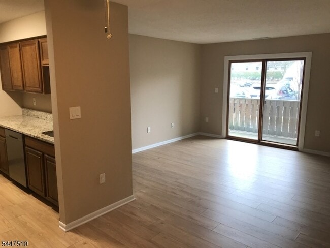 Building Photo - 4811 Ravens Crest Dr