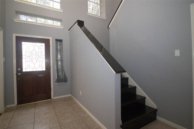 Foto del edificio - 310 Cheddington Dr