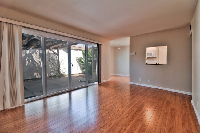 Building Photo - 2947 McKinley Dr
