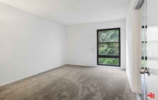bedroom 2 - 8650 Gulana Ave