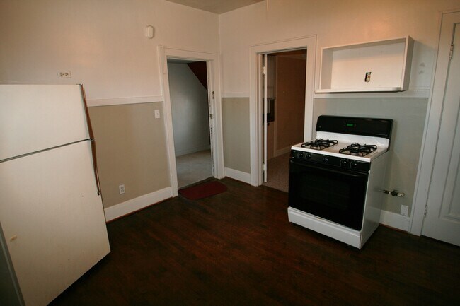 Cocina - 6516 W Bluemound Rd