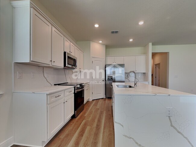 Foto del edificio - 27403 St Andrews Ave